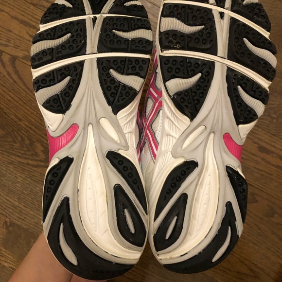 ASICS running shoes - Picture 3 of 3